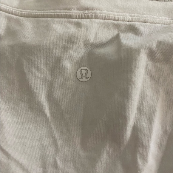 Lulu lemon v-neck T-shirt - Picture 2 of 3